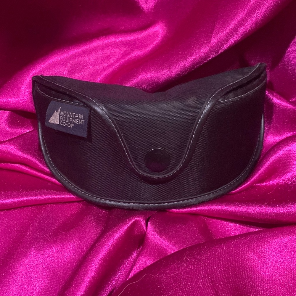Mountain equipment co. Sunglasses case with bet loop. Snaps closed.